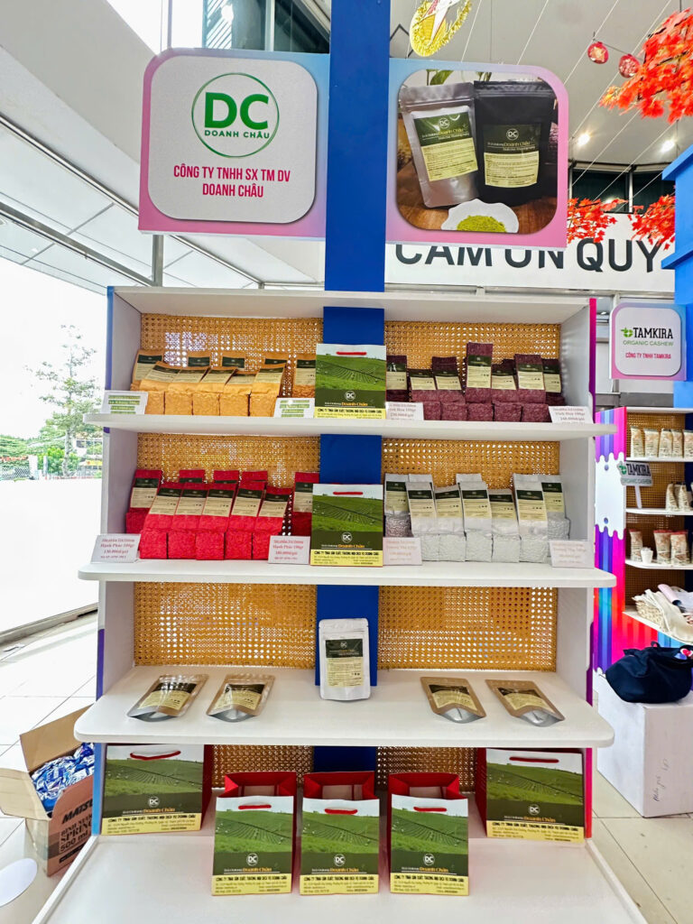 Gian hàng trưng bày sản phẩm trà Oolong Doanh Châu tại sự kiện