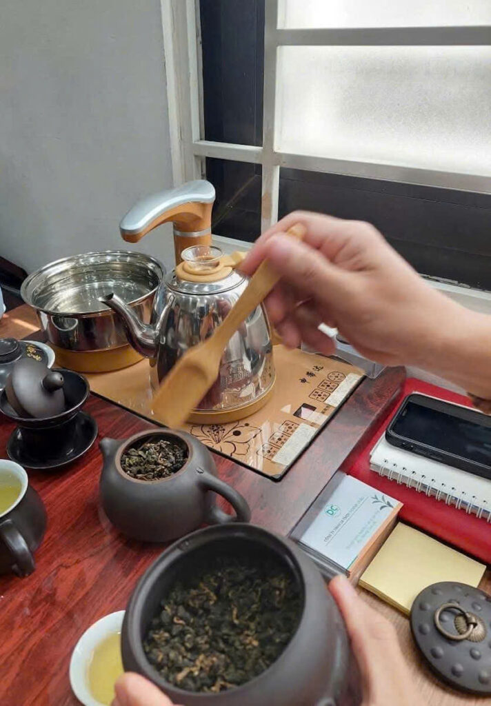 Thưởng trà trong tĩnh lặng